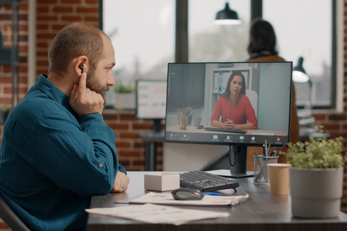 virtual assistant vs employee